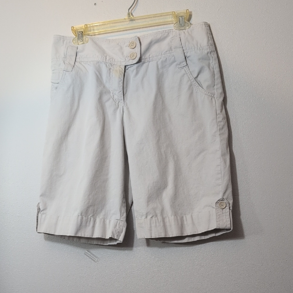 LOFT Women's Cream Bermuda Shorts